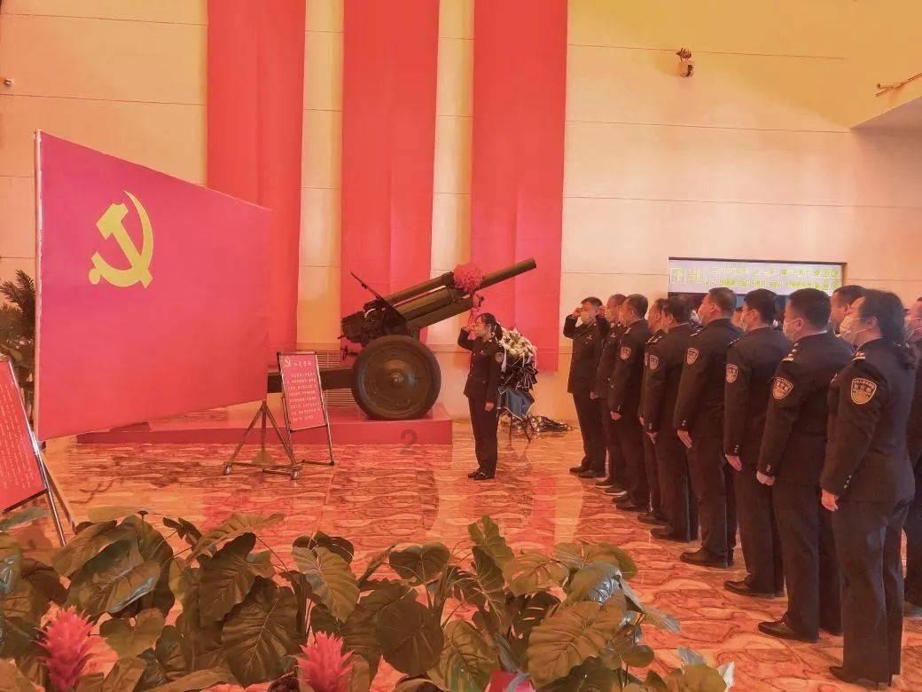 探索世界,与男女朋友谈恋爱必须要在朋友圈公开吗?一起解惑